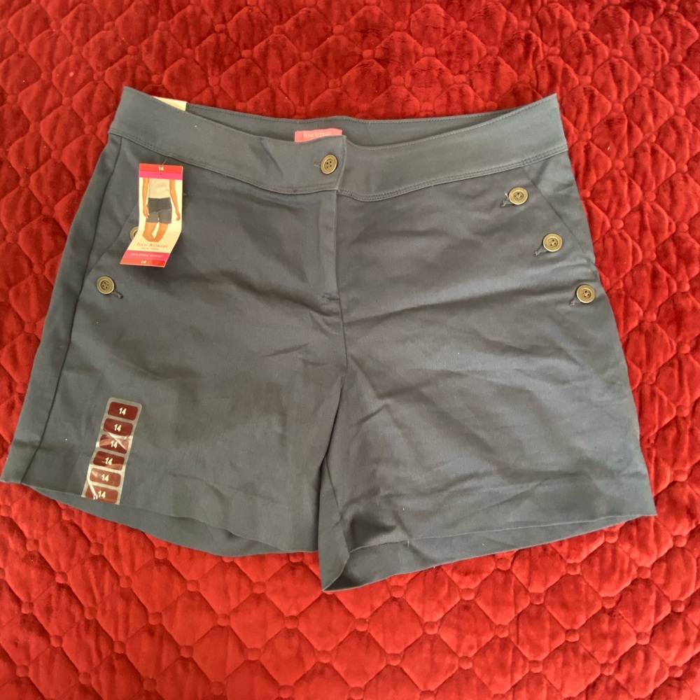 BNWT ISSAC MIZRAHI tailored plain short, SIZE 14